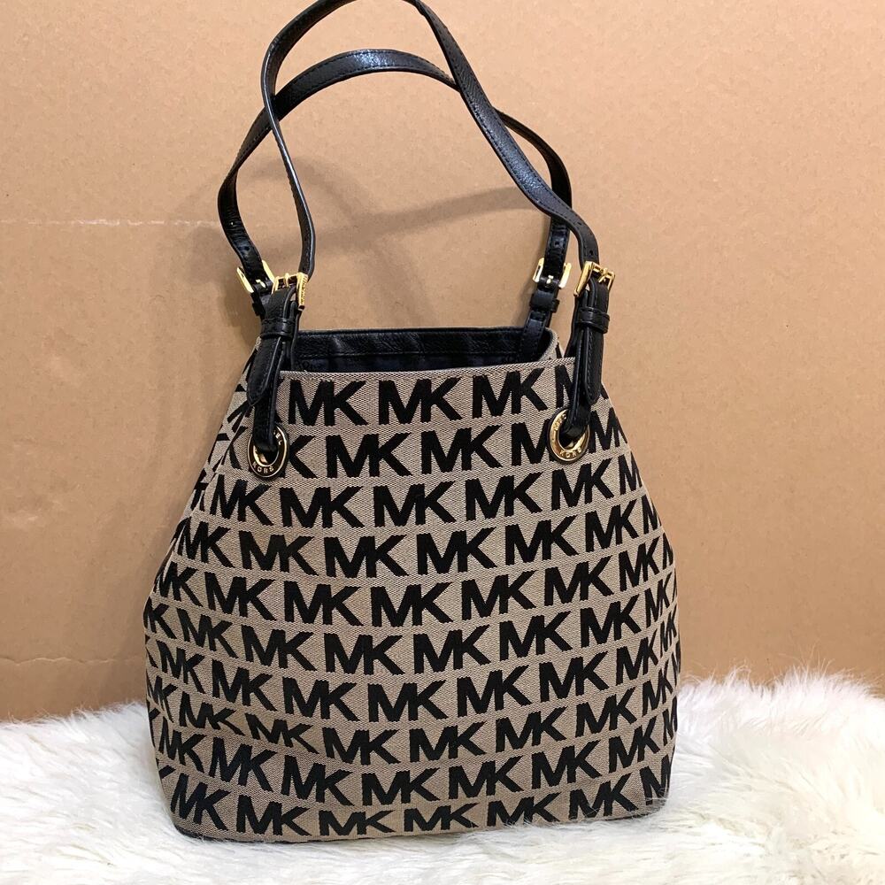 MICHAEL KORS Black/White Monogrammed Canvas JET SET GRAB BAG Tote - Picture 2 of 16